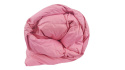 zwinięta w rulon kołdra amz z półpuchu kolor różowy
