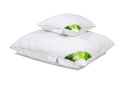 dwie poduszki z kolekcji amz bamboo w kolorze białym