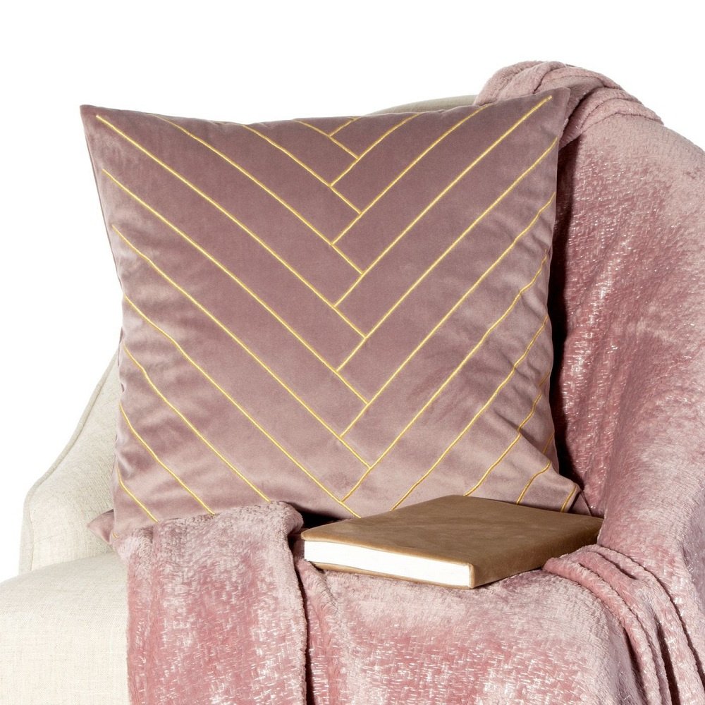 poduszka ozdobna na krześle z książką