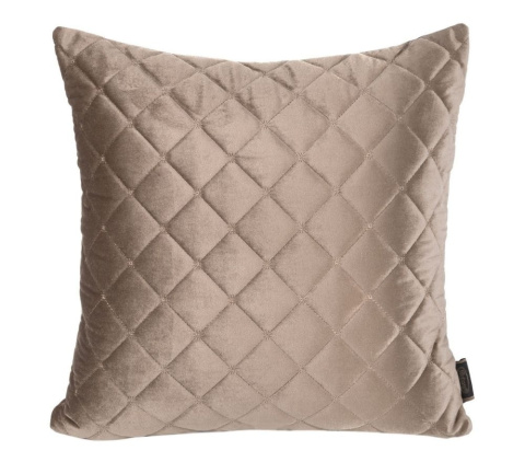 poduszka na białym tle w kolorze beżowym widoczny pikowany materiał