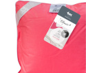 zbliżenie na poduszkę widoczna etykieta poduszki w kolorze różowym