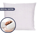 poduszka w kolorze białym pikowany materiał w kółka zbliżenie na śpiącą kobietę