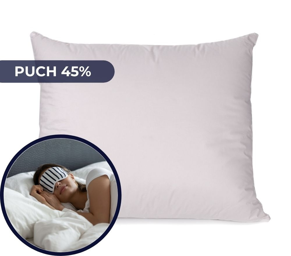 poduszka puchowa 45% pokryta mocnym inletem bawełnianym zblizenie na śpiącą kobietę